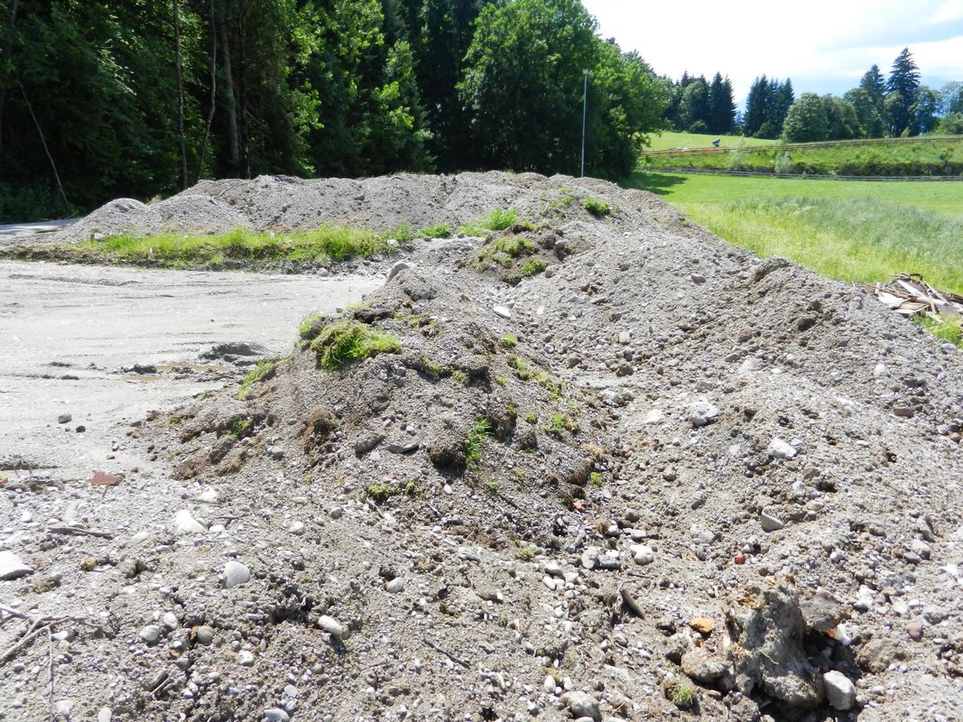Illegale Bodenaushubdeponie am Fuß des Hennersberges in Wörgl im Jahr 2012. Foto: privat