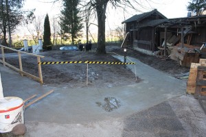 Der neue barrierefreie Zugang zum Gasthof Bad Eisenstein wird durch den Bau einer Rampe ermöglicht.