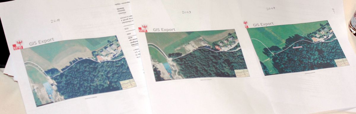 Die Luftbilder zeigen: wo illegal deponiert wurde, wurden auch Bäume gerodet.
