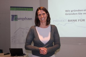 Veronika Falbesoner, Koordinatorin der Regionalgruppe Tirol - Projekt Bank für Gemeinwohl.