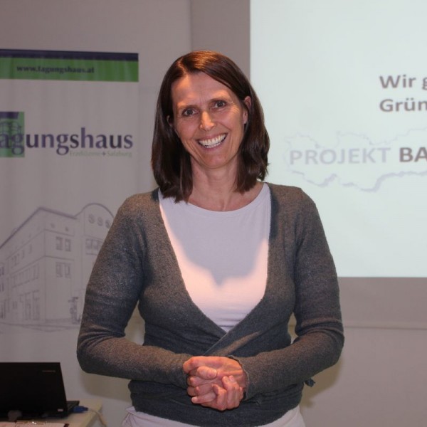 Veronika Falbesoner, Koordinatorin der Regionalgruppe Tirol - Projekt Bank für Gemeinwohl.
