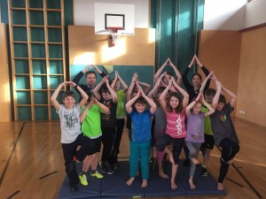 Yoga-Kurs für Kinder der VS Breitenbach. Foto: Komm!unity