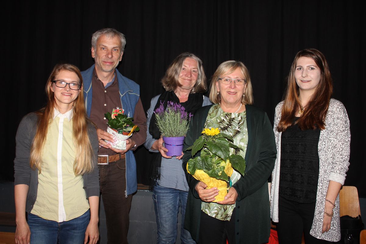 Beim Philosophischen Caféam 3.5.2016 von links Sarah Pfeifer, Andreas Falschlunger, Jutta Seethaler, Eva Lichtenberger und Katharina Juffinger. Foto: Veronika Spielbichler