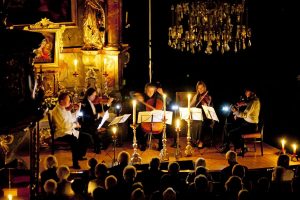 Musikgenuss in der barocken Pfarrkirche: Foto Trinkl
