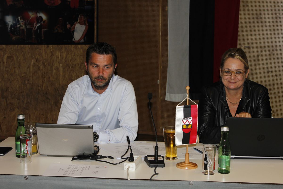 Vizebgm. Mario Wiechenthaler und GR NR Carmen Schimanek. Foto: Veronika Spielbichler