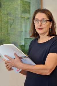 Frauenlandesrätin Christine Baur präsentiert die Regionalanalyse zum Gleichstellungsbericht Tirol 2016. Foto: Land Tirol/Reichkendler