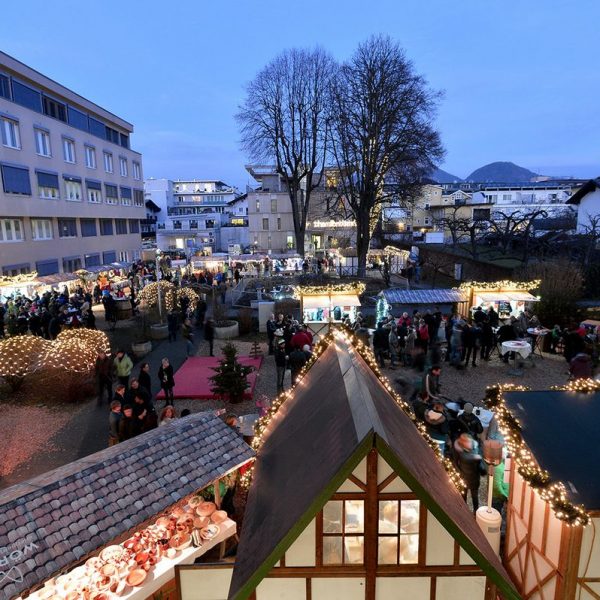 Auch heuer öffnet der Christkindlmarkt im Stadtpark beim Seniorenheim in Wörgl wieder jeden Adventsamstag von 15-20 Uhr seine Standln. Foto: Hannes Dabernig