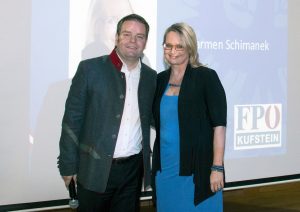 Markus Abwerzger gratuliert Carmen Schimanek zur Wiederwahl. Foto: FPÖ