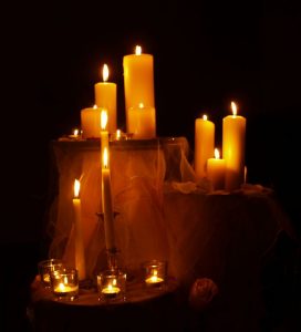 Am Sonntag, 11. Dezember, findet in der Kapelle des BKH Kufstein eine Lichterfeier für verstorbene Kinder statt. Foto: Privat