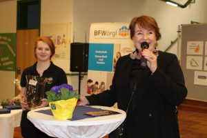 Vernissage BEZIEHUNG LEBEN mit Brigitte Gmach an der BFW+AL Wörgl 17.3.2017. Foto: Veronika Spielbichler