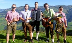 "Die jungen Tiroler" sorgen am Sonntag, den 18. Juni ab 11 Uhr für beste Unterhaltung beim Frühschoppen im Mamma Mia in Wörgl. Foto: Haun