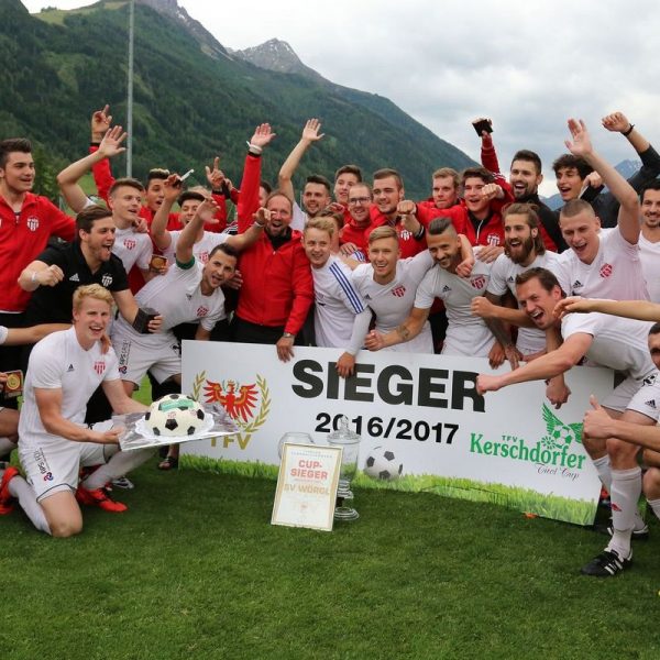 Riesenjubel beim SV Wörgl über den Cup-Sieg 2016/17. Foto: SV Wörgl