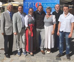 Die KandidatInnen der FPÖ für die Nationalratswahl mit Spitzenkandidatin NR Carmen Schimanek (3.v.l.). Foto: FPÖ Tirol