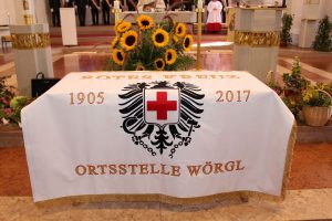 Segnung neue Fahne Rotes Kreuz Ortsstelle Wörgl am 15.8.2017. Foto: Wilhelm Maier