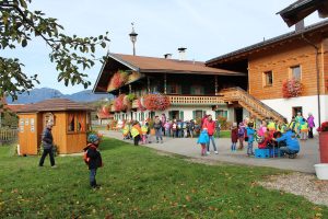 Landwirtschaft macht Schule - Aktionstag beim Schwoicherbauern in Wörgl am 25.10.2017. Foto: Veronika Spielbichler