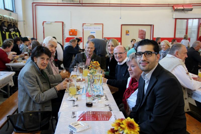 Oktoberfest der Wörgler Feuerwehr füllte Gerätehalle