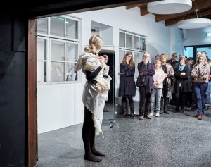 Am 17. November 2017 wurde die Ausstellung Un Dress in der Galerie am Polylog eröffnet. Foto: David Schreyer
