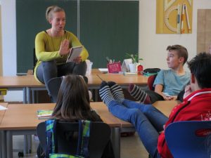 So macht Unterricht Freude: Die Sportmittelschule 1 beteiligte sich am Tiroler Vorlesetag. Foto: Daniela Bayer