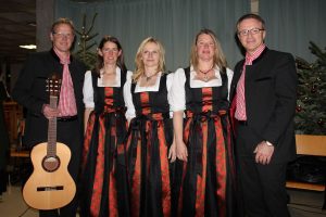 Das Gesangs-Ensemble „Tiroler Stimmen“ aus Bad Häring präsentiert am 2. Dezember im Kurzentrum in Bad Häring seine Weihnachts-CD „Advent“. Foto: W. Obermüller