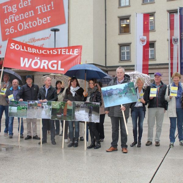 Hochwasser-Initiative Wörgl am 1. Oktober 2014 in Innsbruck. Foto: Veronika Spielbichler