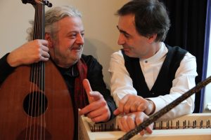 Einfühlsame Virtuosen auf ihren Instrumenten: Marwan Abado (Oud) und Paul Gulda (Cembalo) führen uns auf eine musikalische Reise von Bach bis Beirut. Foto: Silvia Grossmann
