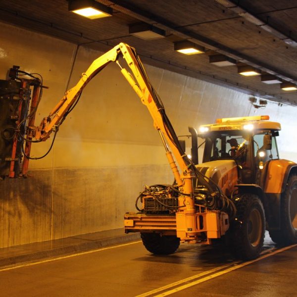 Saubere Tunnel bedeuten mehr Sicherheit, bessere Luft und weniger Energieverbrauch für Beleuchtung und Belüftung. Foto: Land Tirol