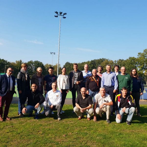 Robert Petutschnigg (Mitte) mit weiteren Vertretern des Europacups 2019 in Heerde. Foto: Tiroler Rollersportverband