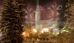 Höhepunkt der Kirchbichler Vorsilvesterparty am 30. Dezember 2018 ist das Feuerwerk um 22 Uhr. Foto: Hannes Dabernig