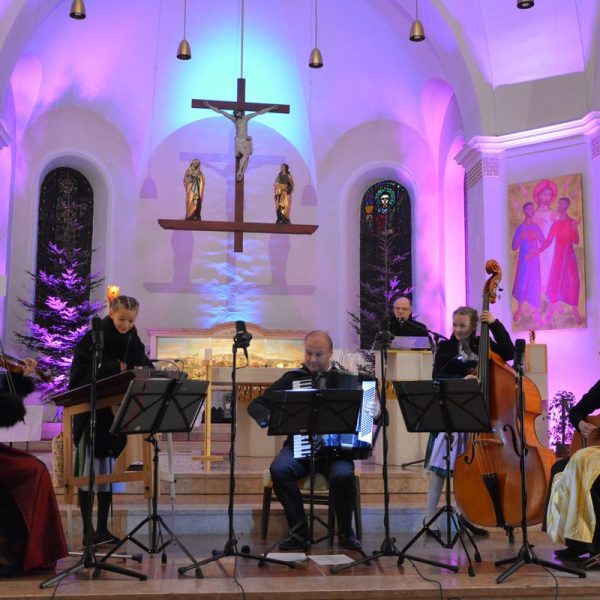 Benefizkonzert Familienmusik Puchleitner mit CD-Präsentation"Stilla wearn" am 30.11.2018 in der Pfarrkirche Wörgl. Foto: Veronika Spielbichler