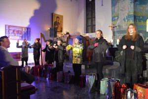 Singspiel "Stille Nacht - vom Friedenslied zum Kaufhaushit" der Academia Vocalis 2018 in der Holzmeisterkirche Bruckhäusl. Foto: Veronika Spielbichler