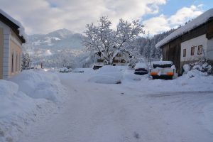 Straßensperre in Wörgl Weiler-Haus aufgrund der Schneesituation im Jänner 2019. Foto: Veronika Spielbichler
