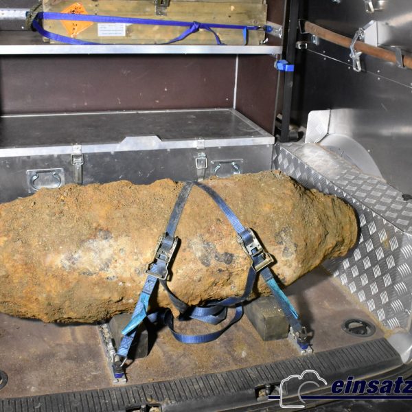 Diese 250 kg-Bombe wurde am 27.3.2019 bei Grabungsarbeiten in der Wörgler Ladestraße entdeckt und entschärft. Foto: einsatzfoto.at