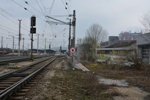 Wörgler Grüne luden zum Lokalaugenschein beim Bahn-Lärmschutz. Foto: Veronika Spielbichler