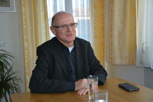 Pfarrer Theo Mairhofer am 1. April 2019. Foto: Veronika Spielbichler