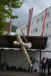 Wörgler Kirchenrenvierung - Festakt Turmkreuz-Aufsteckung am 3. Mai 2019. Foto: Veronika Spielbichler