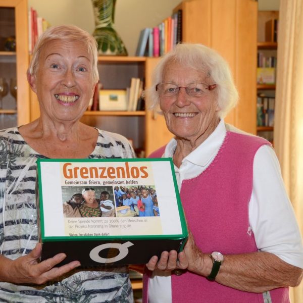 Helene Schnellrieder (rechts) hat bei ihrer Geburtstagsfeier 1.925 Euro für Elisabeth Cerwenka gesammelt. Foto: Nageler