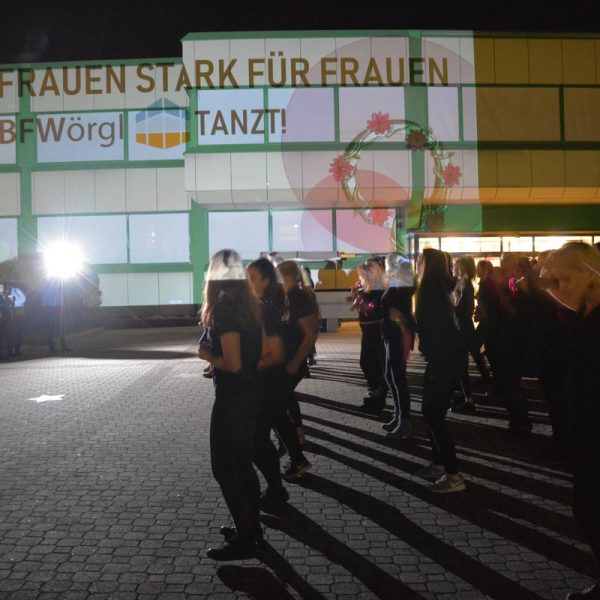 Aktionstag "16 Tage gegen Gewalt an Frauen und Mädchen" an der BFW+AL Wörgl am 27. November 2019. Foto: Veronika Spielbichler