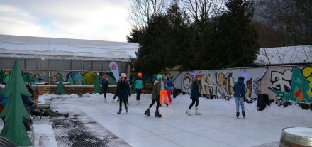 Kunsteislaufplatz in der Zone Wörgl im Dezember 2019. Foto: Veronika Spielbichler