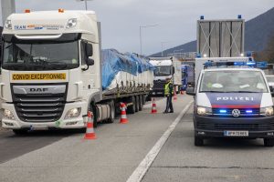 Automatische LKW-Dosierung auf der Autobahn bei Kufstein. Foto: Land Tirol/Sedlak