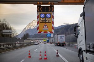 Automatische LKW-Dosierung auf der Autobahn bei Kufstein. Foto: Land Tirol/Sedlak