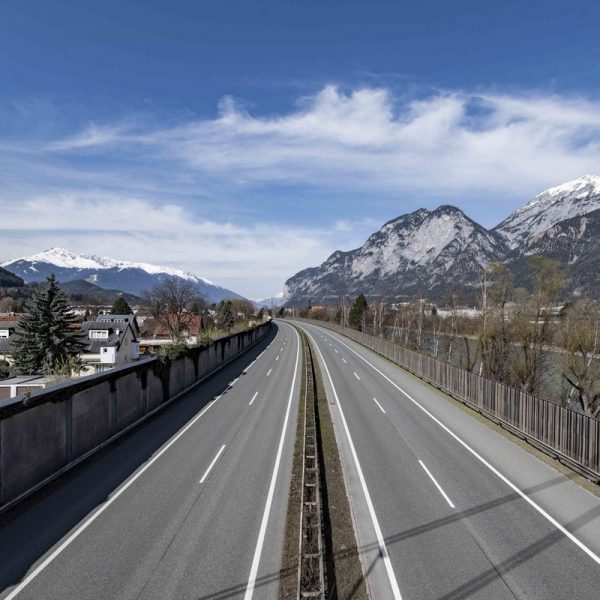 Ungewohntes Bild in Tirol: Autofreie Autobahn in der Osterwoche 2020. © Land Tirol/Berger