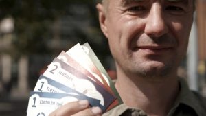 Der Wirtschaftsinformatiker Norbert Rost zählt zu den Initiatoren der Regionalwährung Elbtaler, die in der Region Dresden seit 2012 zirkuliert. Foto: Mitteldeutscher Rundfunk