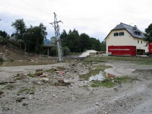 Hochwasser 2005 nach Dammbruch beim Inn in Wörgl. Foto: Veronika Spielbichler