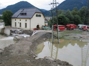 Hochwasser 2005 nach Dammbruch beim Inn in Wörgl. Foto: Veronika Spielbichler