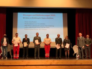 Geehrte und Beförderte, die am 18. September 2020 vom ÖRK Kufstein ausgezeichnet wurden. Foto. ÖRK Kufstein