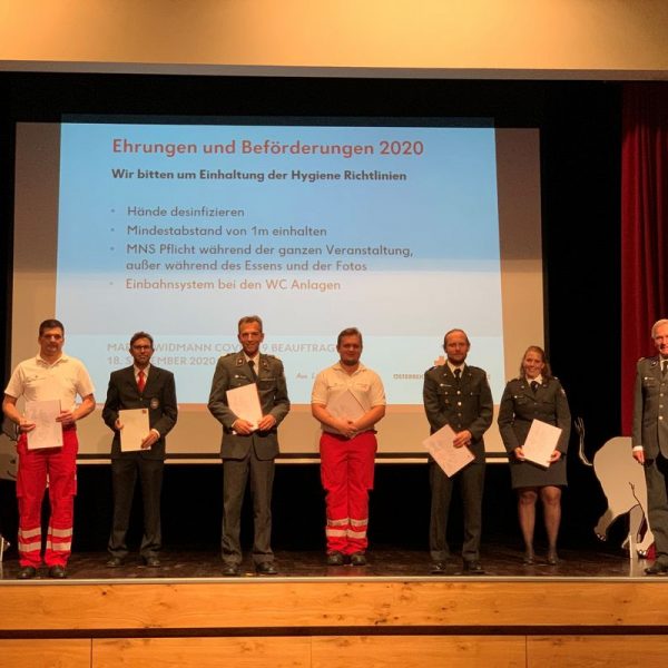 Geehrte und Beförderte, die am 18. September 2020 vom ÖRK Kufstein ausgezeichnet wurden. Foto. ÖRK Kufstein