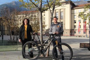 LHStvin Ingrid Felipe und Projektinitiator Hans-Peter Gratt (Inn-Bike) starten gemeinsam mit ÖBB, VVT, Tirol Werbung und Communalp ein neues Bike-Verleih Projekt in Tirol.© Land Tirol/Rosner