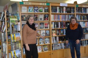 Manuela Atzl und Eva Schaffer bilden das neue Team in der Wörgler Stadtbücherei (von links). Foto: Veronika Spielbichler