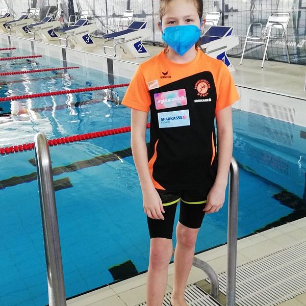 Die elfjährige Lotta Kaindl vom Schwimmclub Wörgl gewann bei der Österreichischen Meisterschaft eine Bronze-Medaille. SC Wörgl, Kaindl