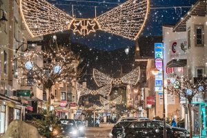 Weihnachtsdeko und Stadtmarketing-Aktionen sorgen auch heuer in der Wörgler Innenstadt für Weihnachtsstimmung. Foto: Stefan Ringler